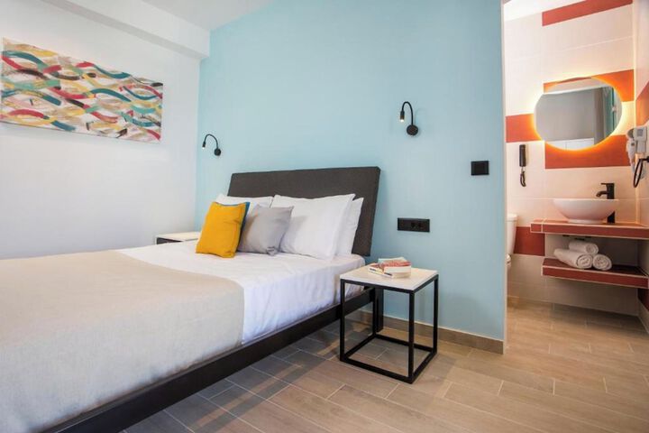 Room 3 of 44