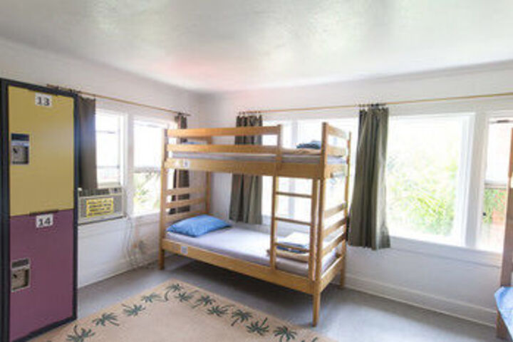 Room 4 of 10