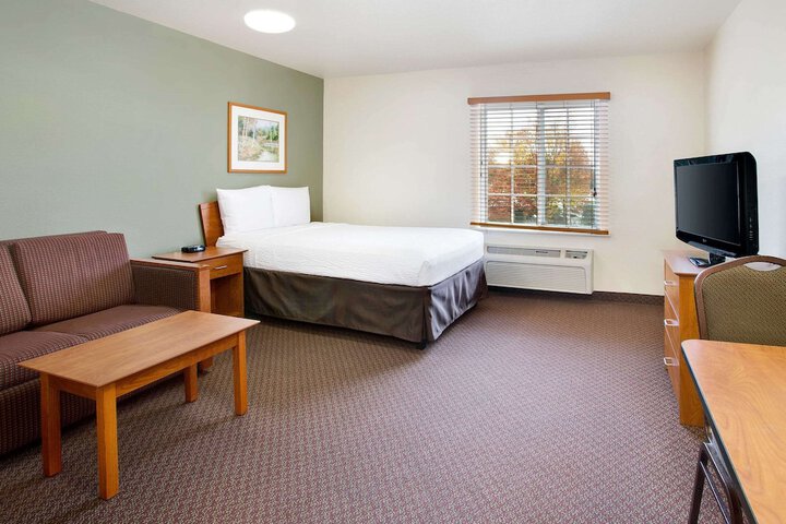Suite Queen Bed (4 of 10)