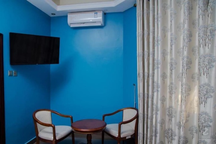 Room 9 of 23