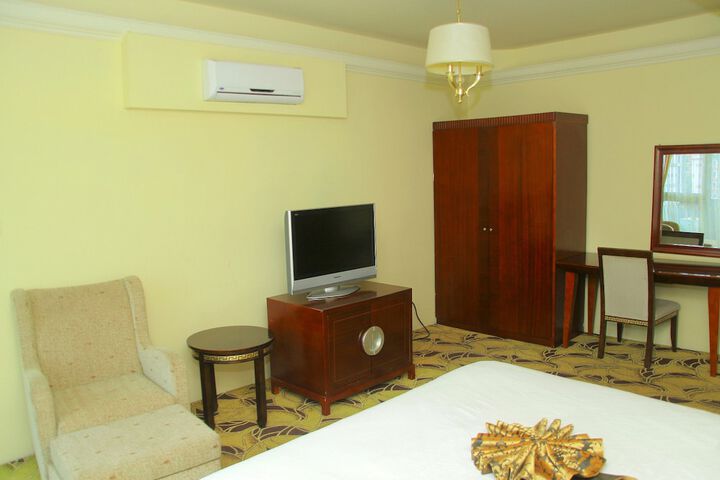 Room 7 of 66