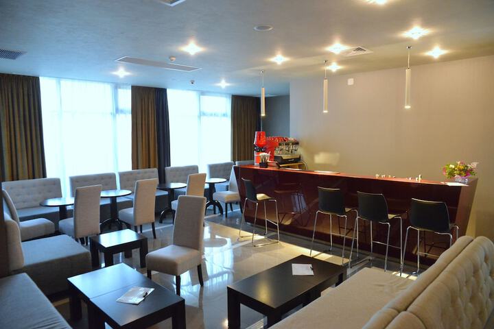 Lounge 43 of 62