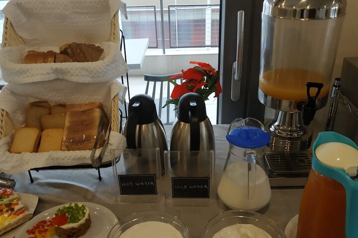 Breakfast/Coffee Service 73 of 111