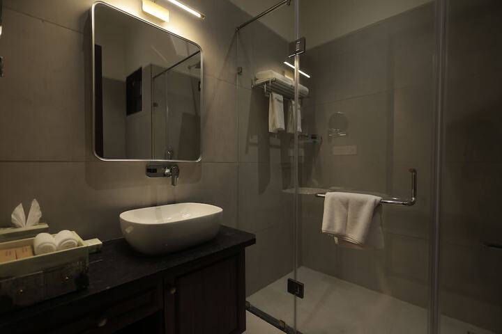 Room 30 of 51