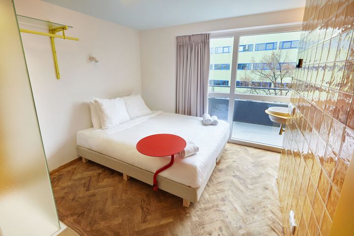 Room 32 of 143