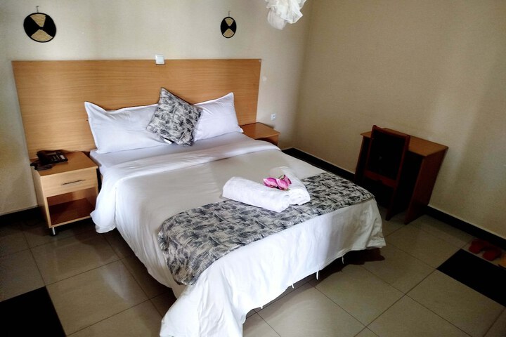 Room 3 of 25