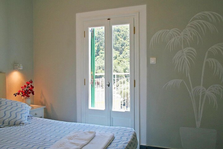 Room 8 of 76