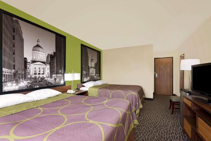 1 Queen Bed (16 of 18)