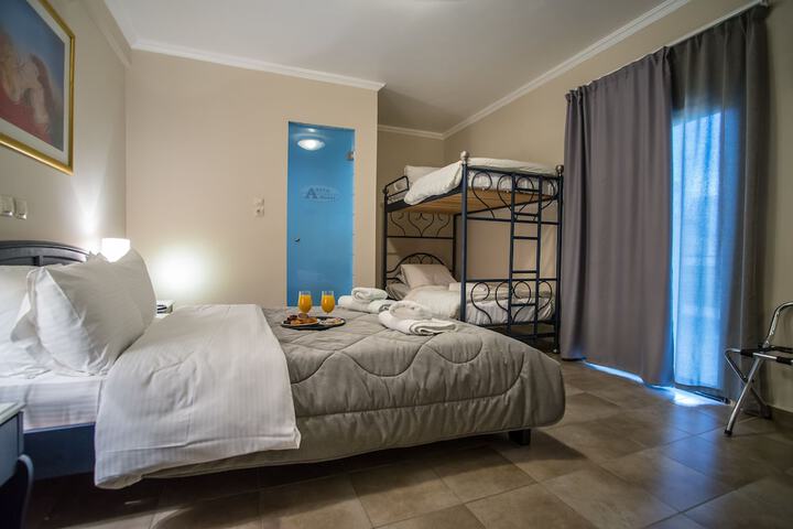 Room 33 of 120