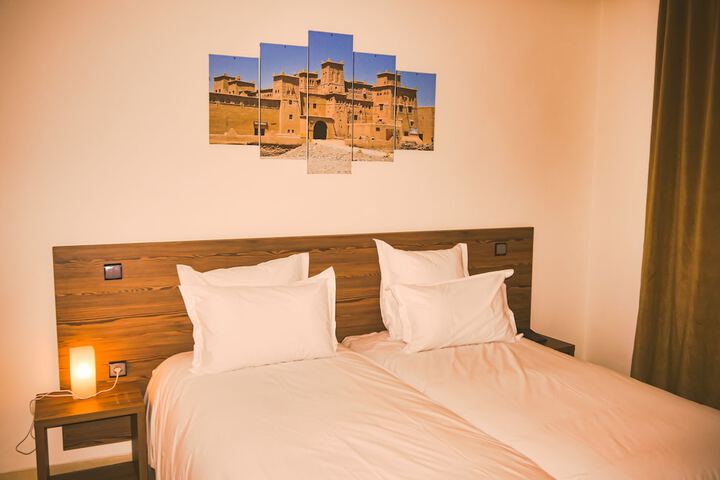 Room 10 of 28