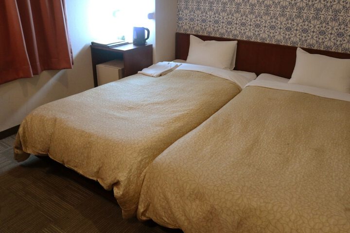 Room 10 of 25