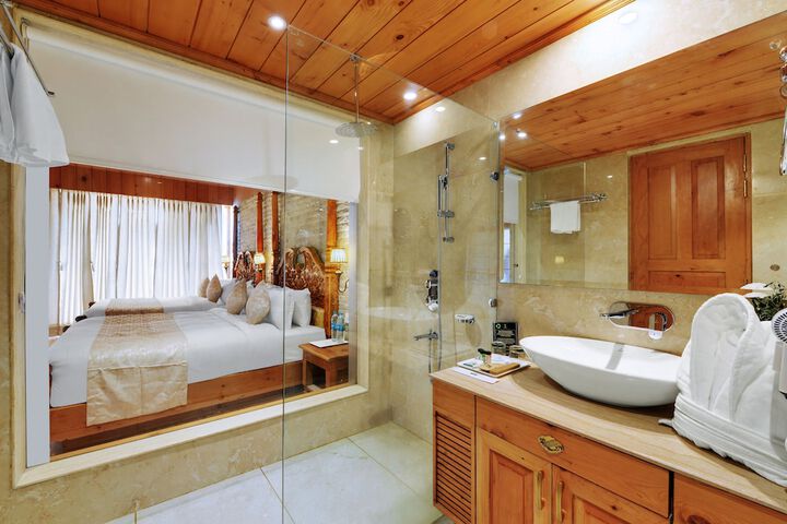 Room 16 of 40