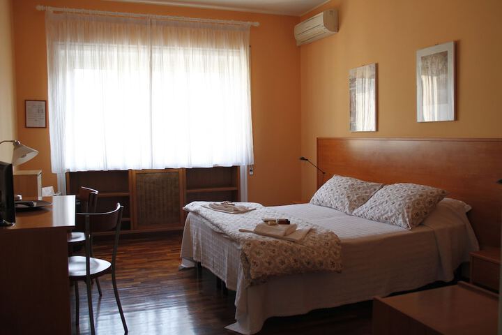 Room 10 of 23