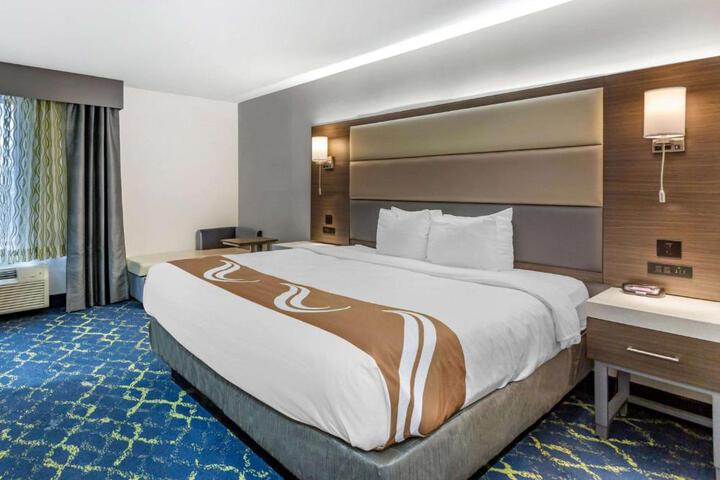 Standard | King Bed (4 of 13)
