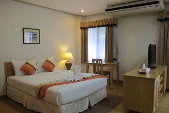 Room 6 of 25