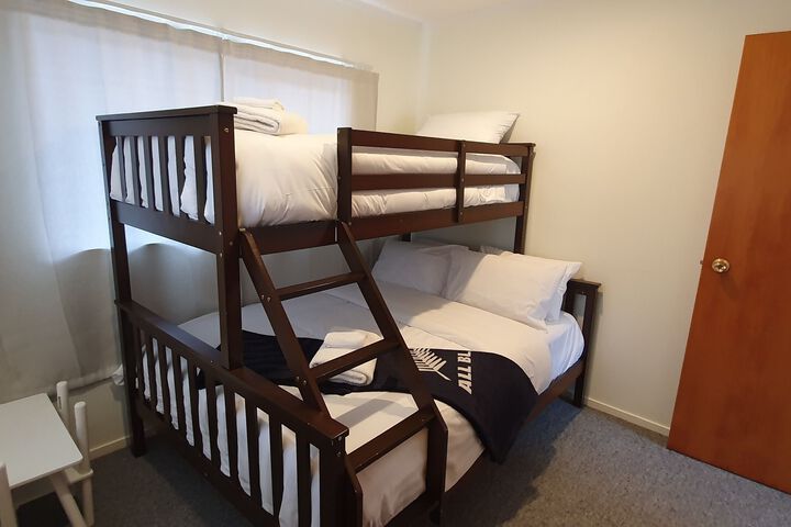 Room 4 of 8