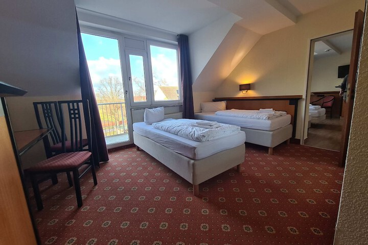 Room 12 of 82