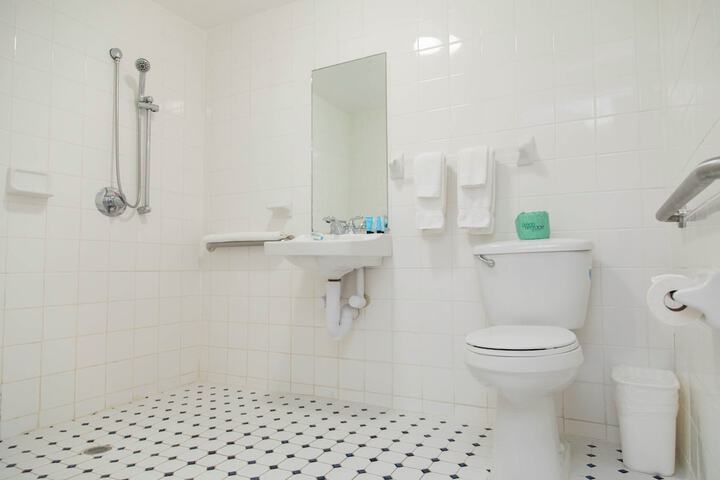 Deluxe King Bed Kitchenette (4 of 16)
