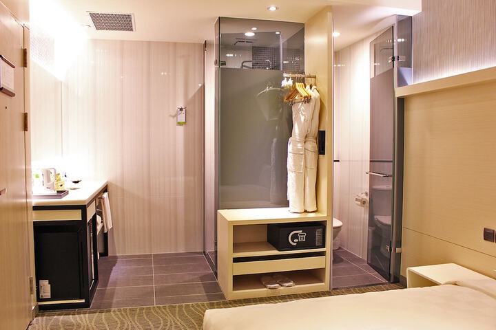 Room 7 of 36
