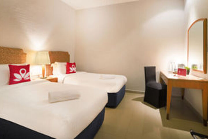 Room 7 of 18