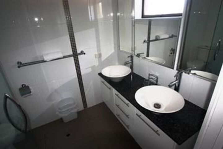 Room 4 of 17