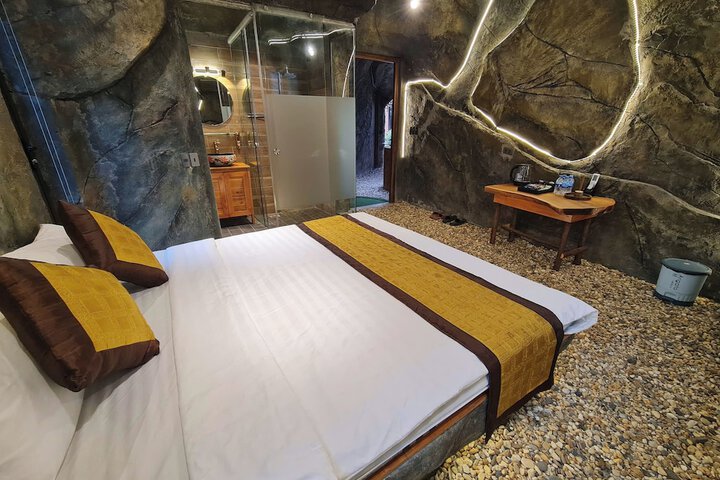 Room 13 of 66