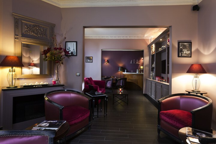Lounge 35 of 37