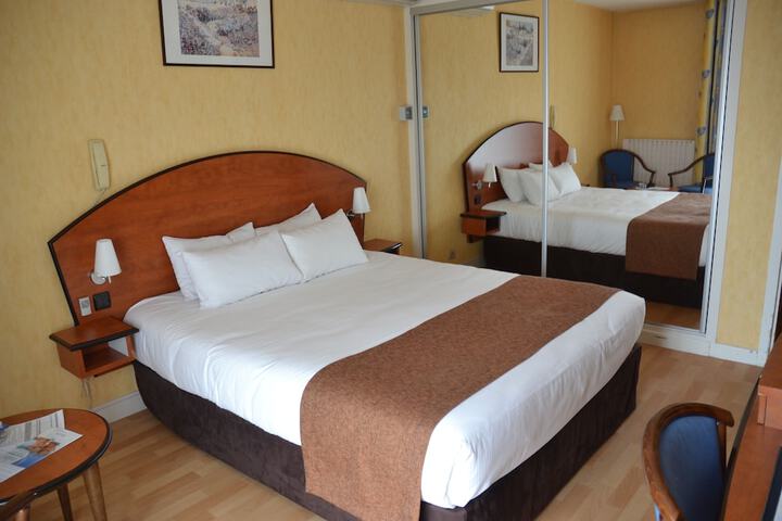 Room 7 of 19