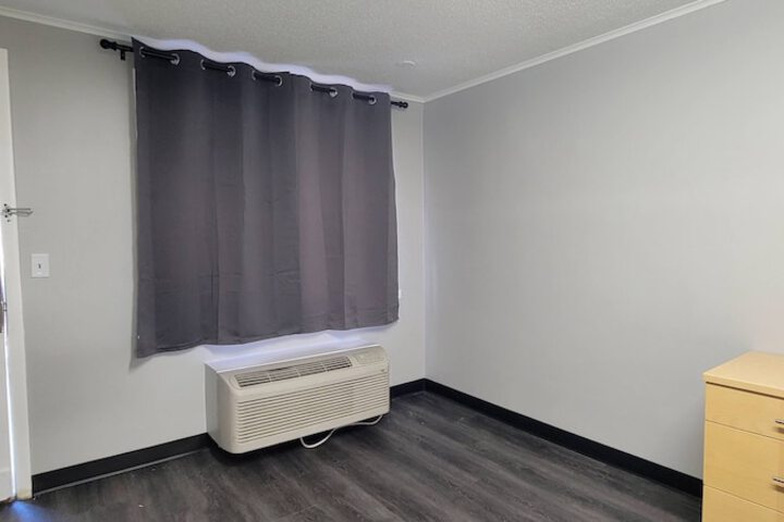 Deluxe King Bed (2 of 4)