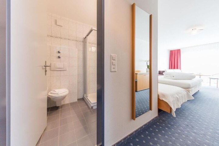 Room 7 of 17