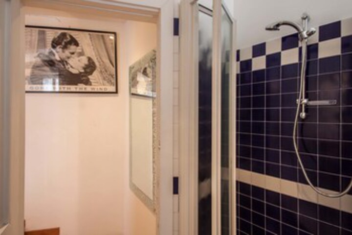 Room 4 of 27