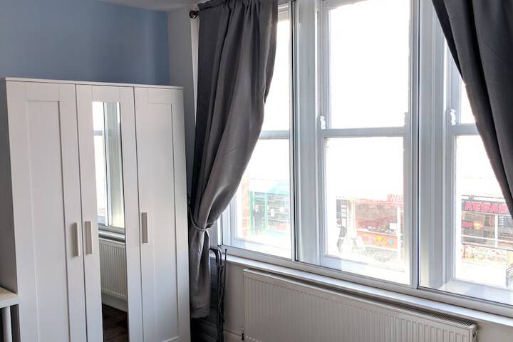 Room 5 of 42