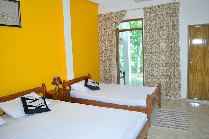 Room 9 of 26