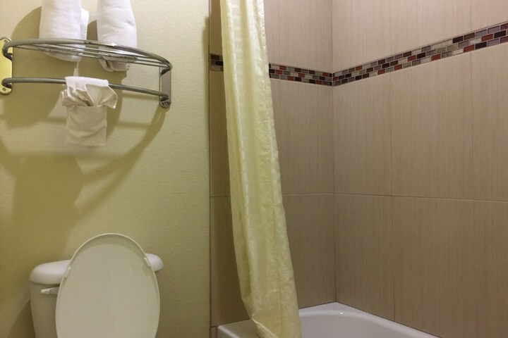 Room 10 of 40