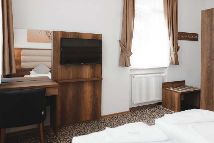 Room 17 of 44