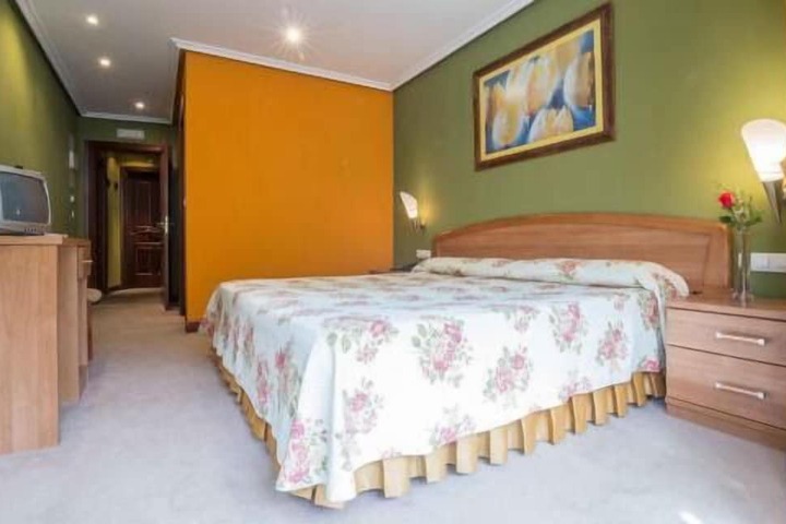 Room 10 of 83