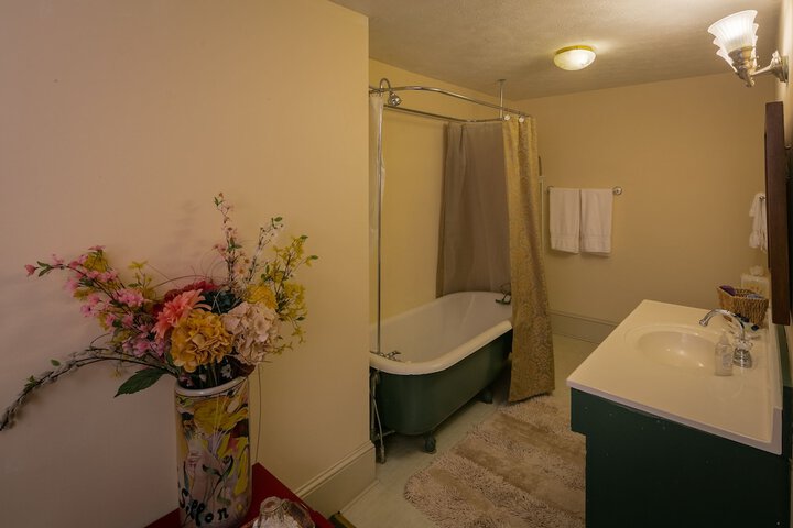 Room 73 of 95