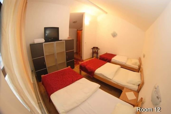 Room 2 of 20
