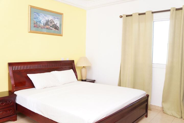 Room 6 of 28