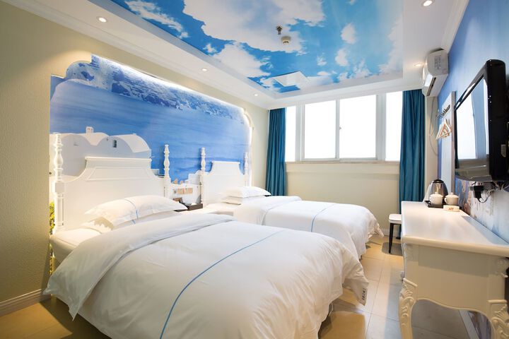 Room 9 of 33