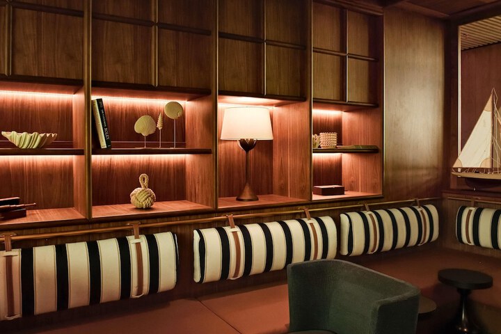 Lounge 89 of 119