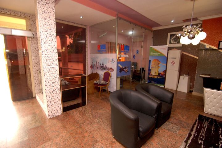 Lounge 21 of 29
