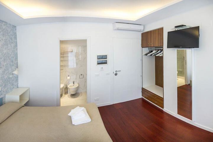 Room 7 of 36