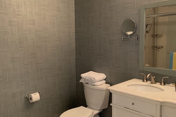 Room 27 of 48