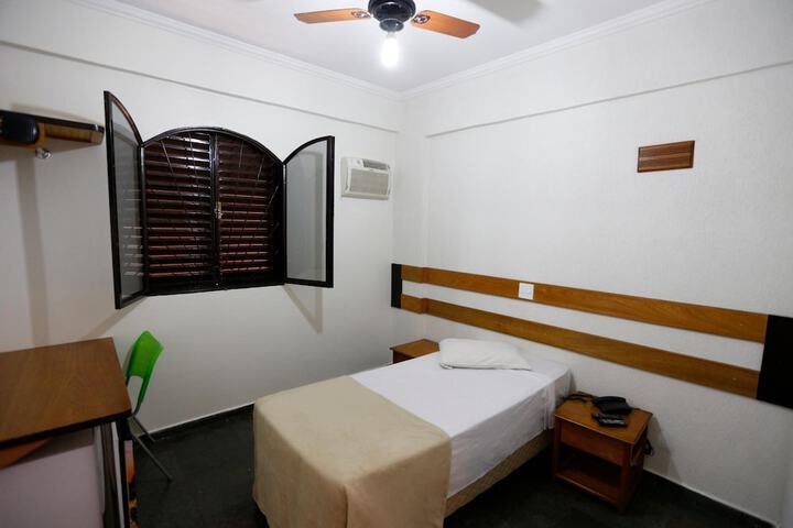 Room 10 of 34