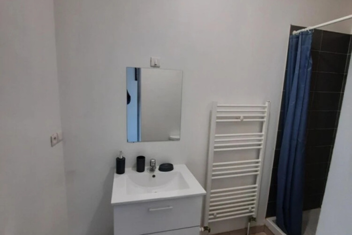 Room 9 of 12