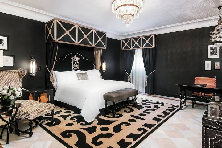 Room 48 of 210