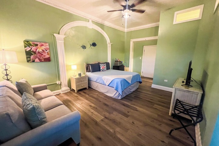 Room 50 of 171
