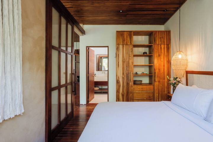 Room 2 of 114
