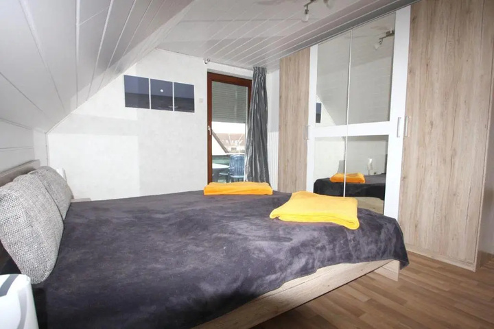 Room 2 of 10